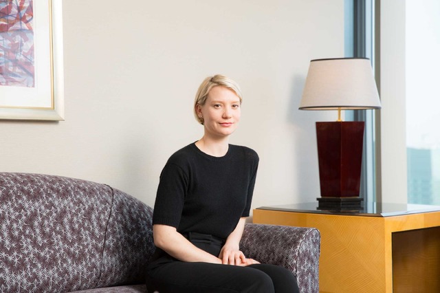 『アリス・イン・ワンダーランド／時間の旅』ミア・ワシコウスカ／photo:Nahoko Suzuki