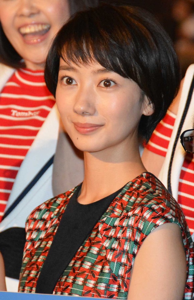 波瑠／『それいけ！アンパンマン　おもちゃの星のナンダとルンダ』初日舞台挨拶