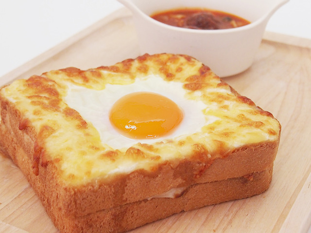 目玉焼きトースト& 肉団子のスープ （￥1,080）