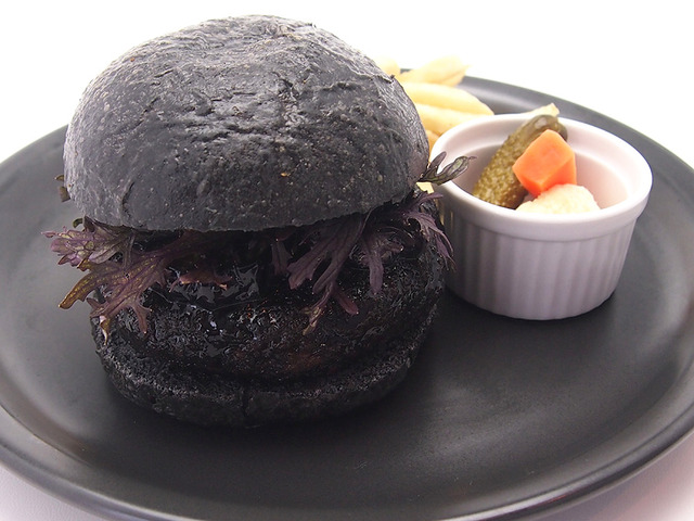 まっくろバーガー （￥1,380）