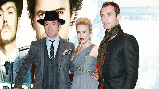 『シャーロック・ホームズ』ロンドン・プレミアにて（左から）ロバート・ダウニー・Jr.、レイチェル・マクアダムス、ジュード・ロウ