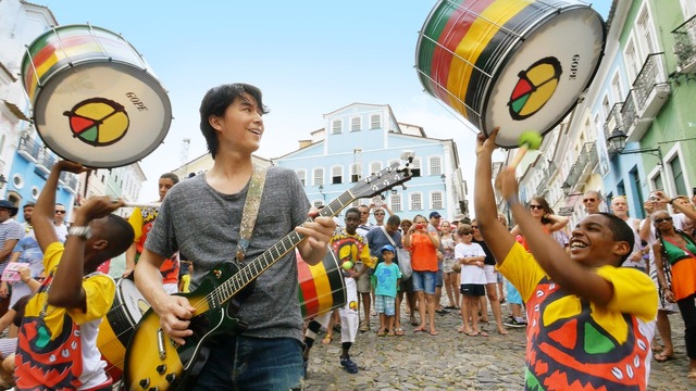 SONGS スペシャル「福山雅治 SONGLINE ～歌い継ぐ者たち～」第2回「ブラジル サンバに秘められたリズムの魔法」（C）NHK