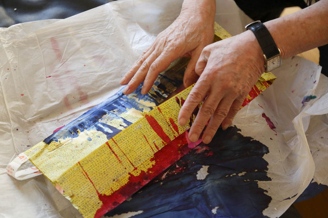 〈怪物君〉を制作する吉増剛造 2015 年 Photo: Kioku Keizo