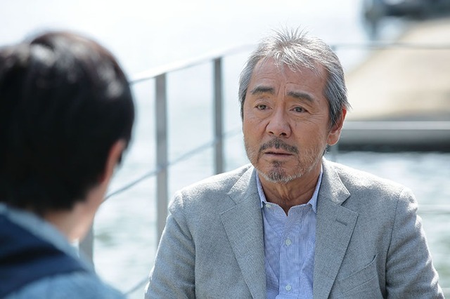 「喧騒の街、静かな海」