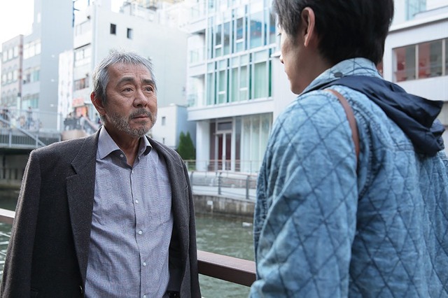 「喧騒の街、静かな海」