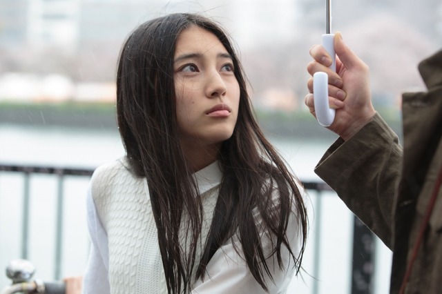 「喧騒の街、静かな海」