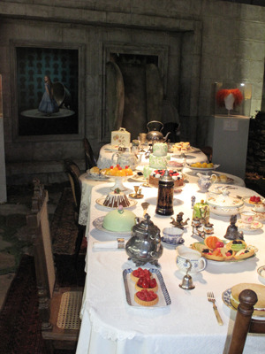 帽子屋のティーパーティ photo:Yoko Saito