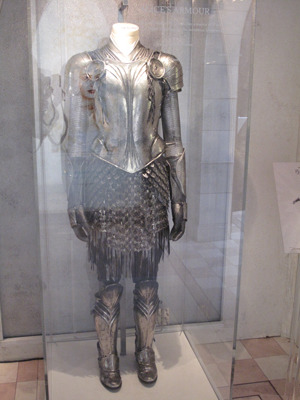 アリスの鎧　photo:Yoko Saito