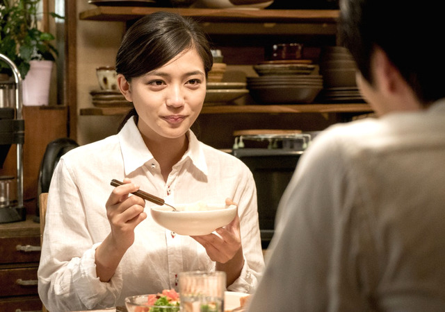 『にがくてあまい』　（C）2016映画「にがくてあまい」製作委員会 （C）小林ユミヲ/マッグガーデン