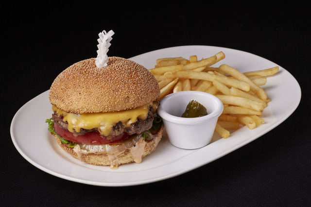 「リゴレット バーアンドグリル」の「リゴレット・バーガー」（1,290円）