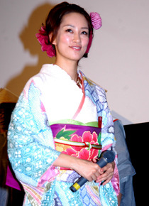 振り袖姿に歓声