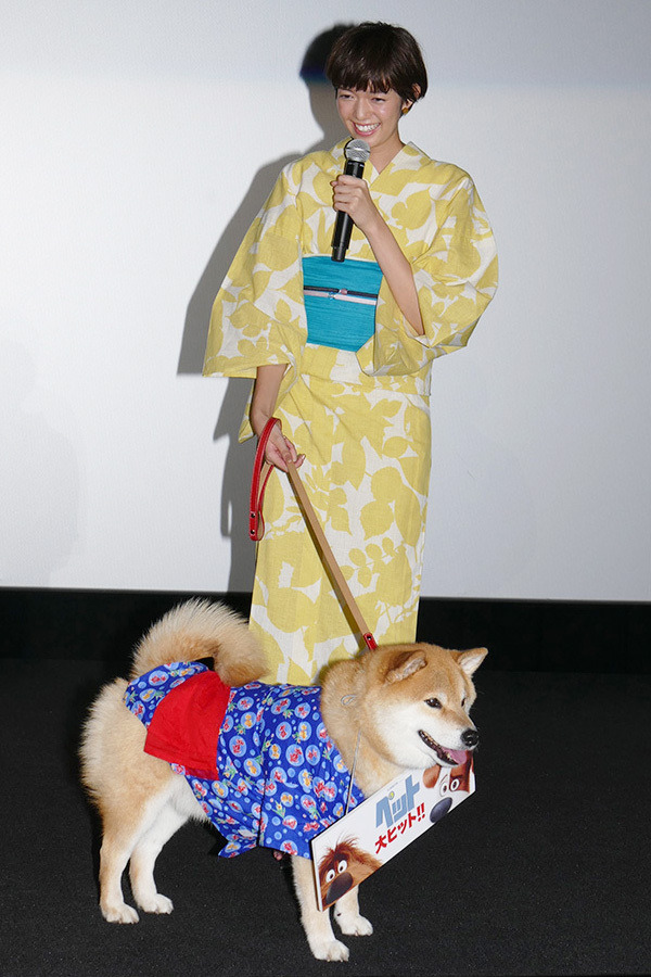 佐藤栞里、柴犬まる『ペット』の初日舞台挨拶