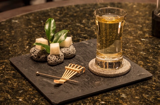 ザ・リッツ・カールトン東京（ミッドタウンタワー）45F「ザ・ロビーラウンジ & バー」　「ザ・バー」（2,592円）