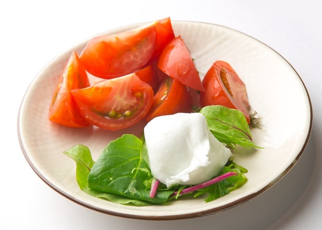 OBICA MOZZARELLA BAR（オービカ モッツァレラバー）（プラザ1F］/イタリアン　「クラシカ&長野産フルーツトマト」（540円）