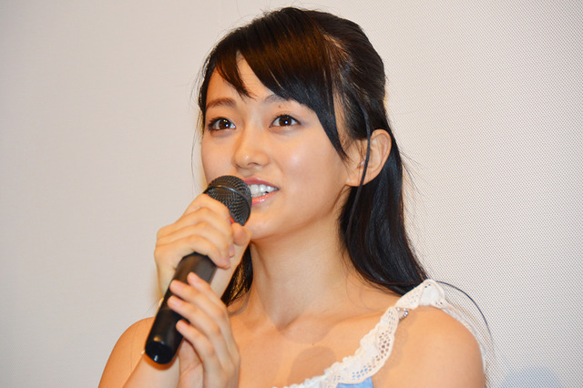 山地まり『エミアビのはじまりとはじまり』舞台挨拶付きプレミア