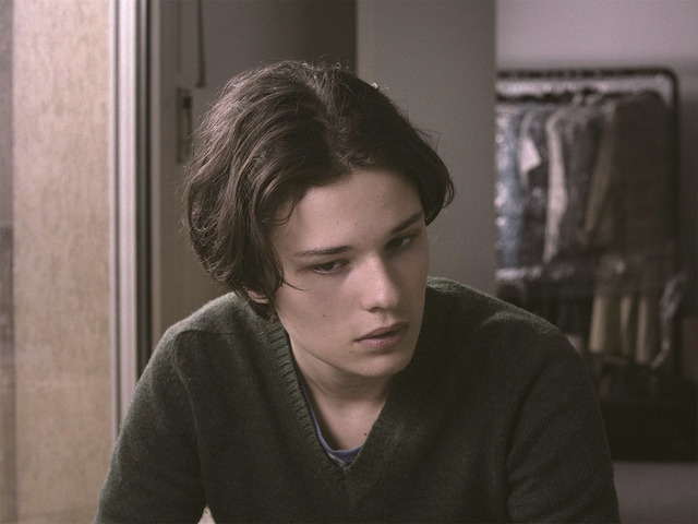 ジュール・ベンシェトリ『アスファルト』 （C）2015 La Camera Deluxe - Maje Productions - Single Man Productions - Jack Stern Productions - Emotions Films UK - Movie Pictures - Film Factory