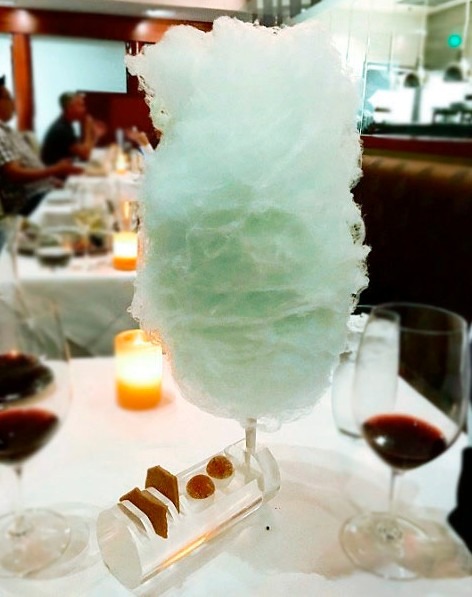 「アレクサンダーズ ステーキハウス」の「ハッピーエンド（わたあめ）」