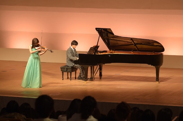 『四月は君の嘘』（C）2016フジテレビジョン 講談社 東宝 （C）新川直司／講談社