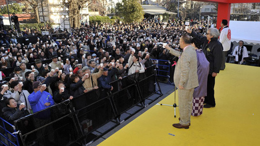 1,500人の観客と乾杯！