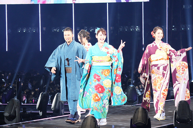 早見あかり、市原隼人、佐々木希、宮野陽名-(C)TOKYO GIRLS COLLECTION 2016 A/W