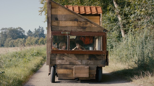 『グッバイ、サマー』（C）Partizan Films- Studiocanal 2015