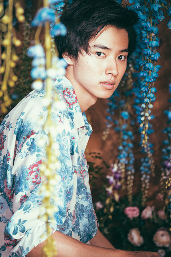 『山崎賢人2017年カレンダー』 ／-(C)KADOKAWA