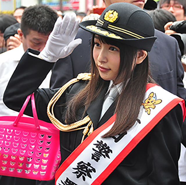 桜井日奈子／渋谷警察署の一日署長に就任