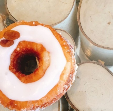 ドミニク アンセル ベーカリー トウキョウ 9月のクロナッツ（R）「巨峰ジャムミントホワイトチョコレート with レモンシュガー」