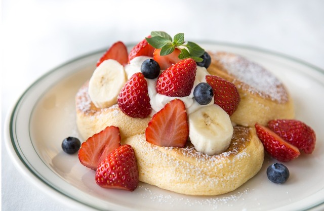 「奇跡のパンケーキ -季節のフレッシュフルーツ」