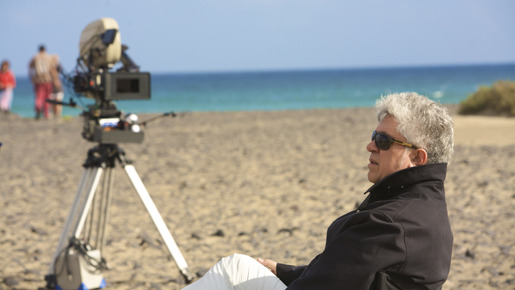 『抱擁のかけら』　-(C) Juan Gatti　El Deseo