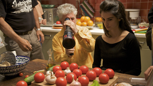 『抱擁のかけら』　-(C) Juan Gatti　El Deseo