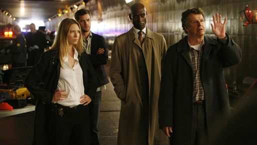 「FRINGE／フリンジ」 -(C) 2009 Warner Bros. Entertainment Inc. All Rights Reserved.