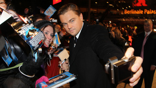 『シャッター アイランド』ワールド・プレミア　ファンとの記念撮影に応じるレオ