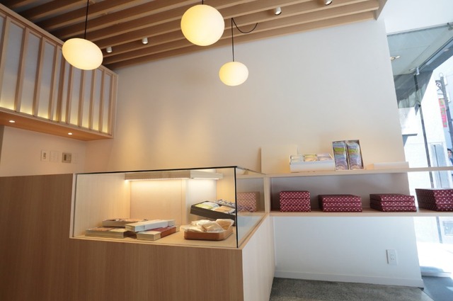 銀座 松崎煎餅 銀座すずらん通り店 1F内観