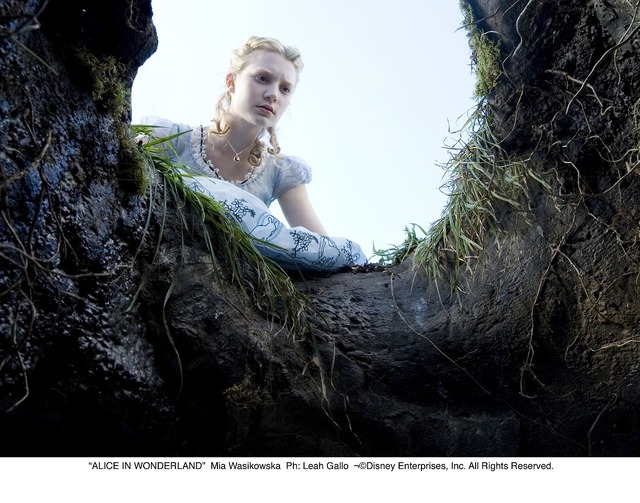 『アリス・イン・ワンダーランド』（C）2016 Disney