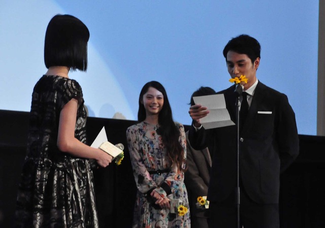 橋本愛＆中村蒼／『バースデーカード』初日舞台挨拶