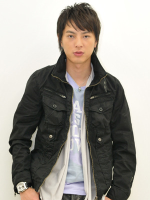 「魔術」　塚本高史　