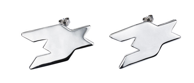 ブラスチドリ ピアス 3,600円／マリークヮント