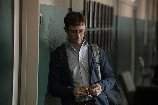 『スノーデン』(c)2016 SACHA, INC.　ALL RIGHTS RESERVED.