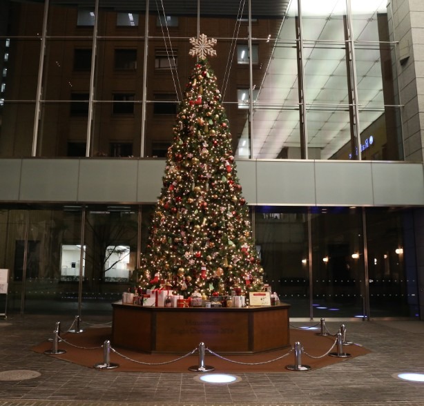 【丸の内オアゾ】お菓子の国のチョコレートツリー