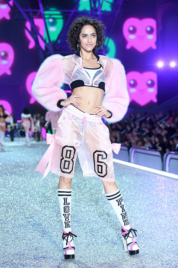 「ヴィクトリアズ・シークレット」ファッションショー2016-(C)Getty Images