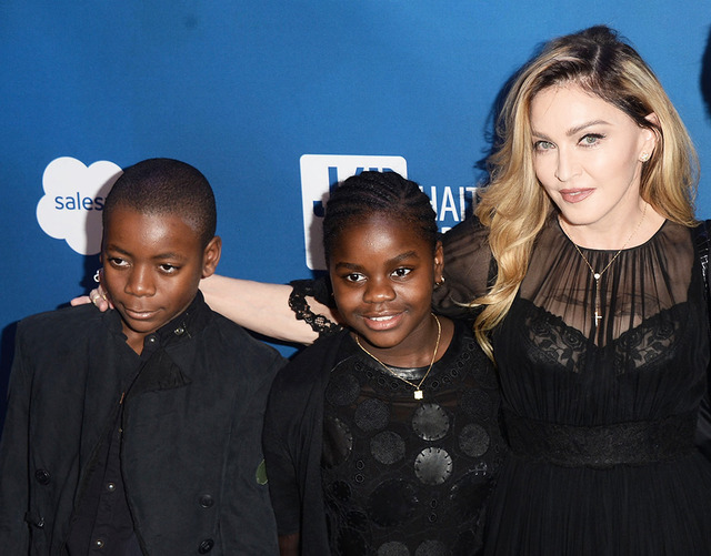 マドンナ＆デヴィッド・バンダ＆マーシー・ジェームズ-(C)Getty Images