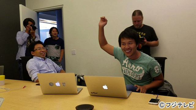 「ポケモンGOが変えた世界」世界で初めてローンチする瞬間、スタートボタンを押すスタッフ