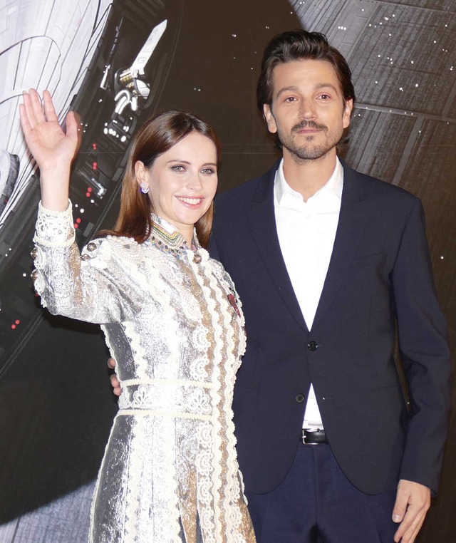 フェリシティ・ジョーンズ＆ディエゴ・ルナ／『ローグ・ワン／スター・ウォーズ・ストーリー』レッドカーペットイベント