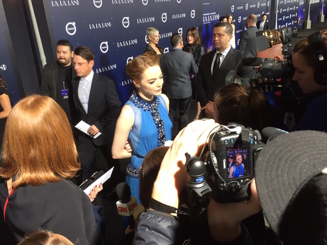 『ラ・ラ・ランド』LAプレミア　Photo credit:  EW0001: Sebastian (Ryan Gosling) and Mia (Emma Stone) in LA LA LAND.  Photo courtesy of Lionsgate.（C） 2016 Summit Entertainment, LLC. All Rights Reserved.