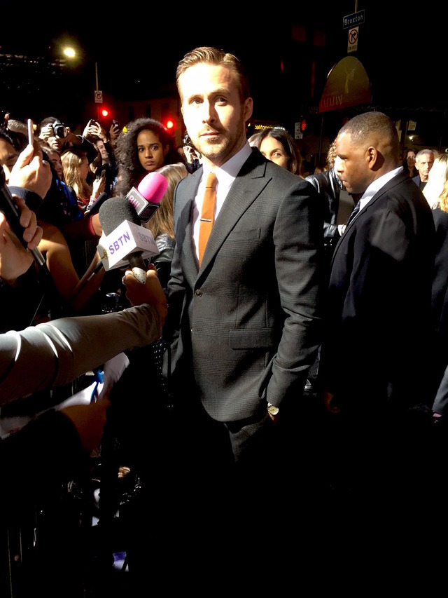 『ラ・ラ・ランド』LAプレミア　Photo credit:  EW0001: Sebastian (Ryan Gosling) and Mia (Emma Stone) in LA LA LAND.  Photo courtesy of Lionsgate.（C） 2016 Summit Entertainment, LLC. All Rights Reserved.