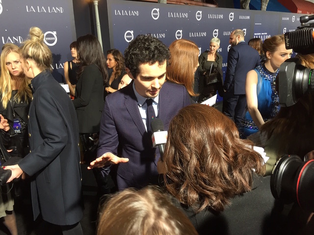 『ラ・ラ・ランド』LAプレミア　Photo credit:  EW0001: Sebastian (Ryan Gosling) and Mia (Emma Stone) in LA LA LAND.  Photo courtesy of Lionsgate.（C） 2016 Summit Entertainment, LLC. All Rights Reserved.