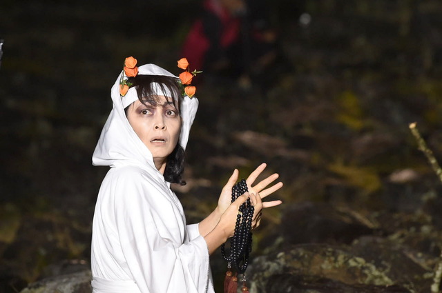 『RANMARU 神の舌を持つ男　酒蔵若旦那怪死事件の影に潜むテキサス男とボヘミアン女将、そして美人村医者を追い詰める謎のかごめかごめ老婆軍団と三賢者の村の呪いに2サスマニアwithミヤケンとゴッドタン、ベロンチョアドベンチャー！略して…蘭丸は二度死ぬ。鬼灯デスロード編』（C）2016 RANMARUとゆかいな仲間たち