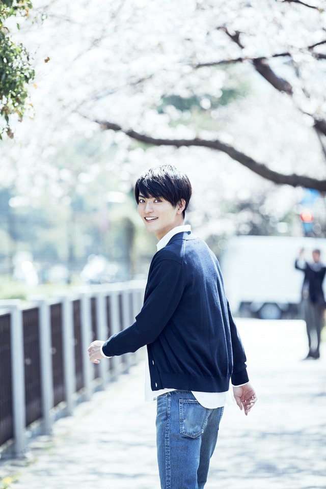 「山本涼介カレンダー2017.03-2018.04」（C)東京ニュース通信社