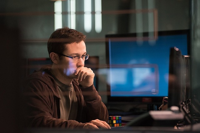 『スノーデン』　(c)2016 SACHA, INC.　ALL RIGHTS RESERVED.